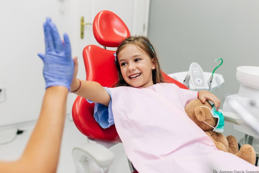 Consejos para superar el miedo al dentista y hacer que las visitas sean más placenteras