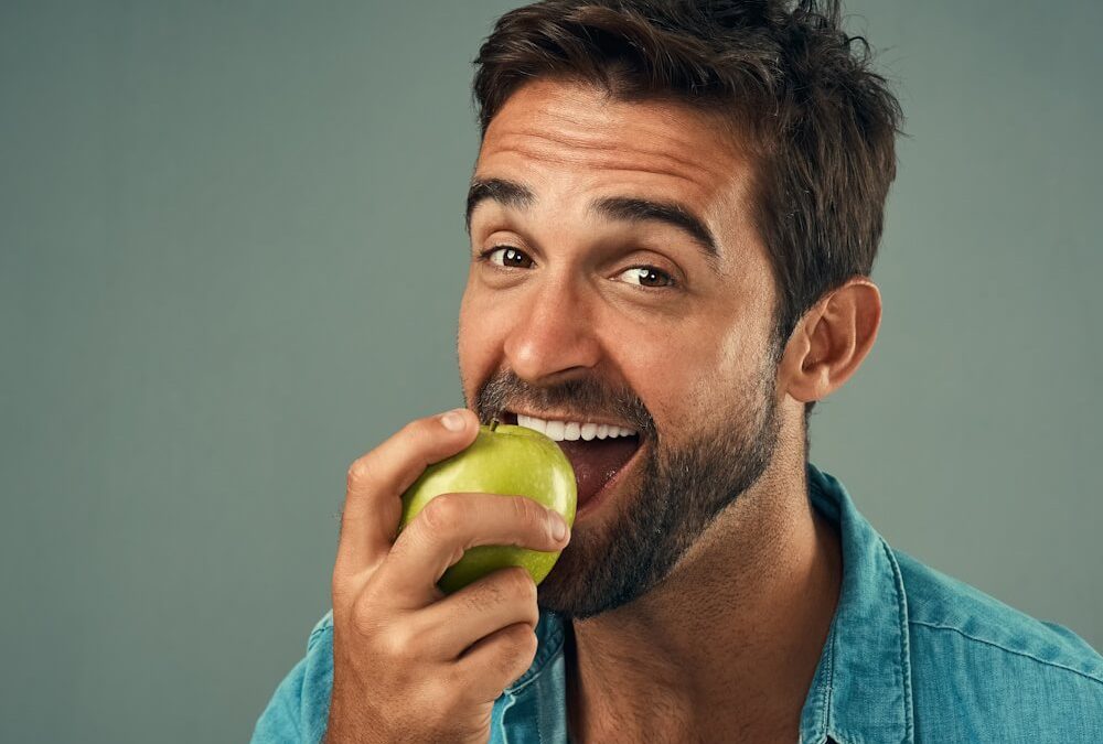 La importancia de una buena alimentación en la salud bucal: alimentos que fortalecen tus dientes y encías